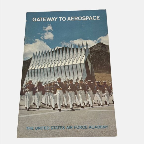 1969 Gateway to Aerospace The United States Air Force Academy Recruiting Booklet - Picture 1 of 6